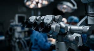 La revolución de la microcirugía lumbar: cómo la tecnología reduce los tiempos de recuperación en patologías vertebrales